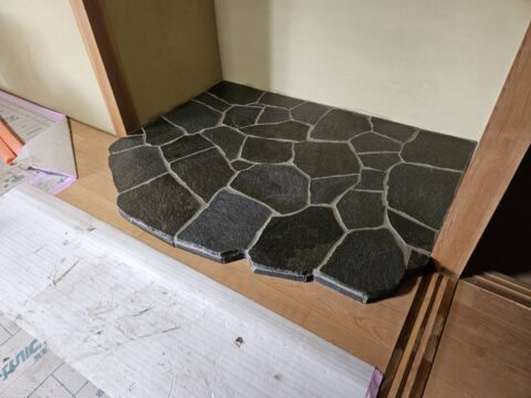 暖炉床の鉄平石張り